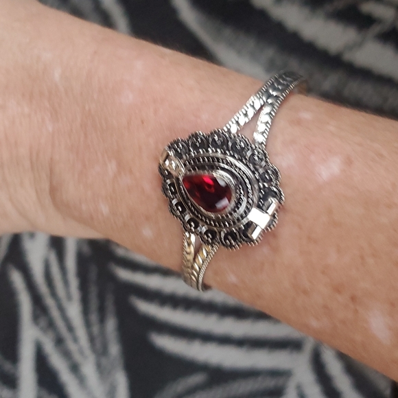 New Garnet Silver Poison Cuff Bracelet. - Picture 10 of 12